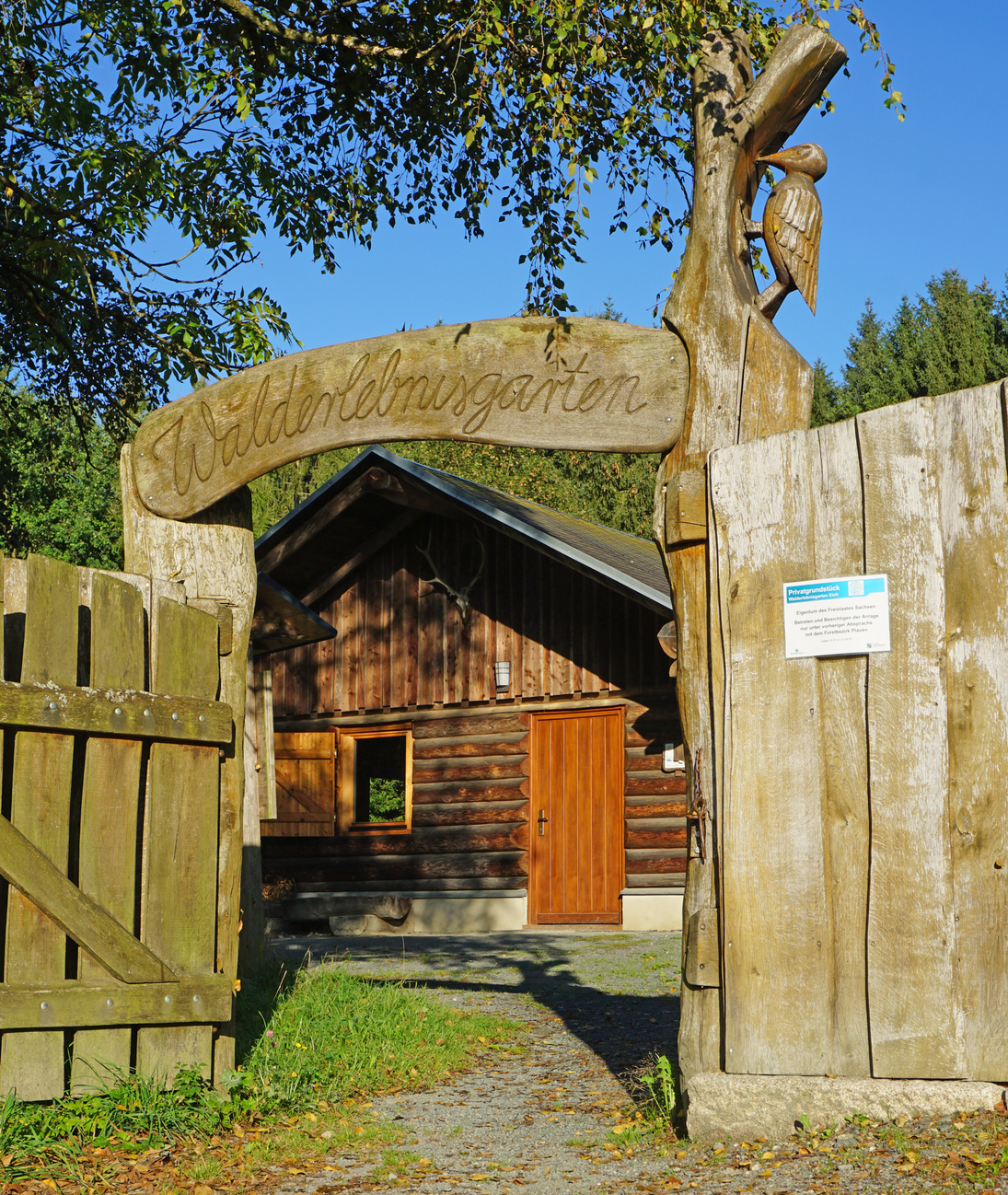 Blick auf das Eingangstor.